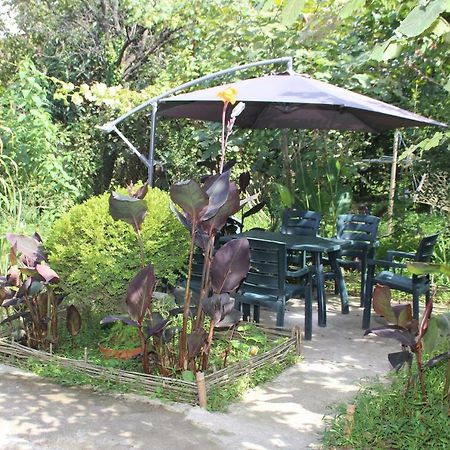 Guest House Barbi Batumi Eksteriør bilde